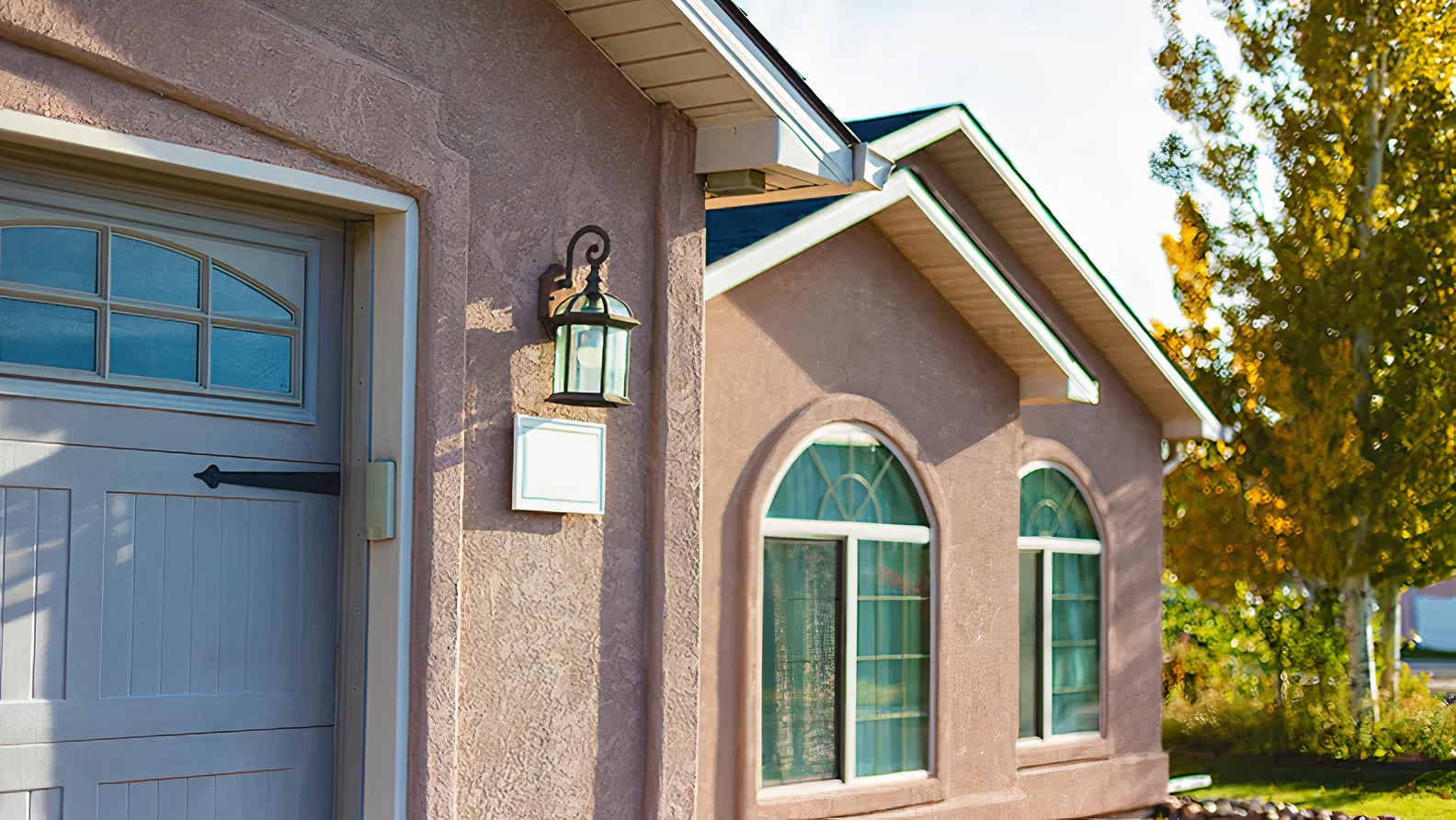 all-about-stucco-siding-hero_LE_auto_x2_colored_toned_light_ai